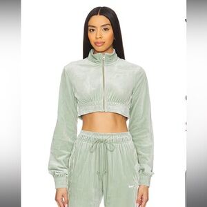 Velour Full-zip Top in Jade Horizon & Sail
NIKE
Color: Jade Horizon & Sail